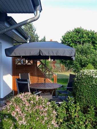 Terrasse mit Gartenmöbeln in der Ferienwohnung auf usedom